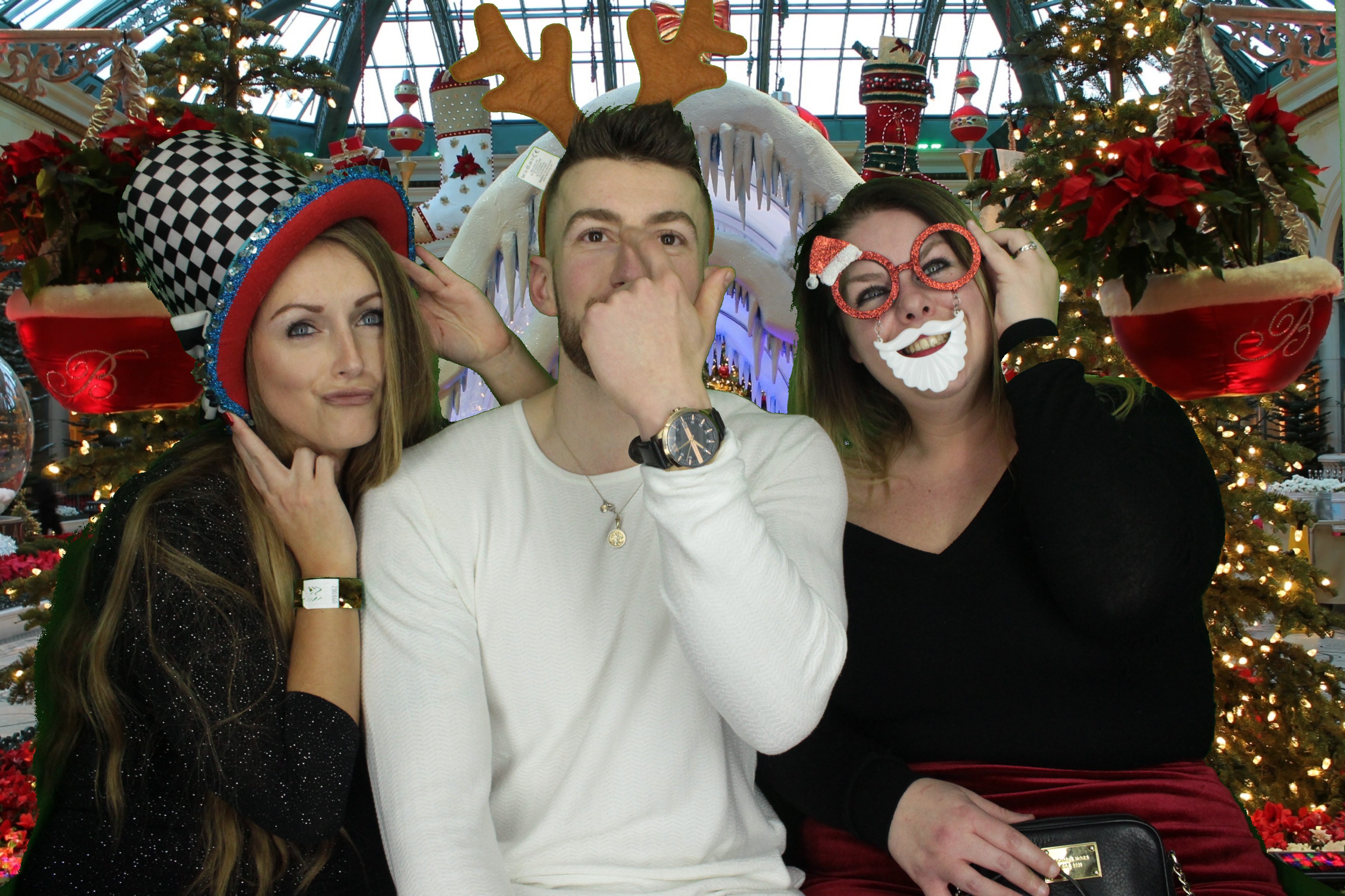 One Line Christmas Party | View more photos from the event at gallery.myphotoboothexperience.co.uk/u/MyPhotoBoothExperienceLtd/One-Line-Christmas-Party